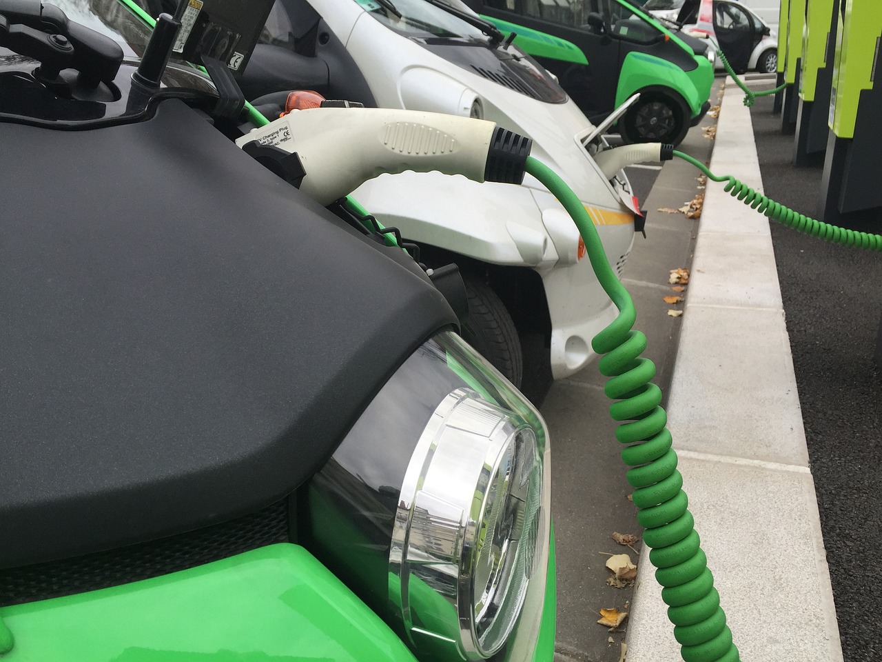 汽車電瓶價格概覽，市場走勢、影響因素與消費(fèi)者關(guān)注點(diǎn)分析