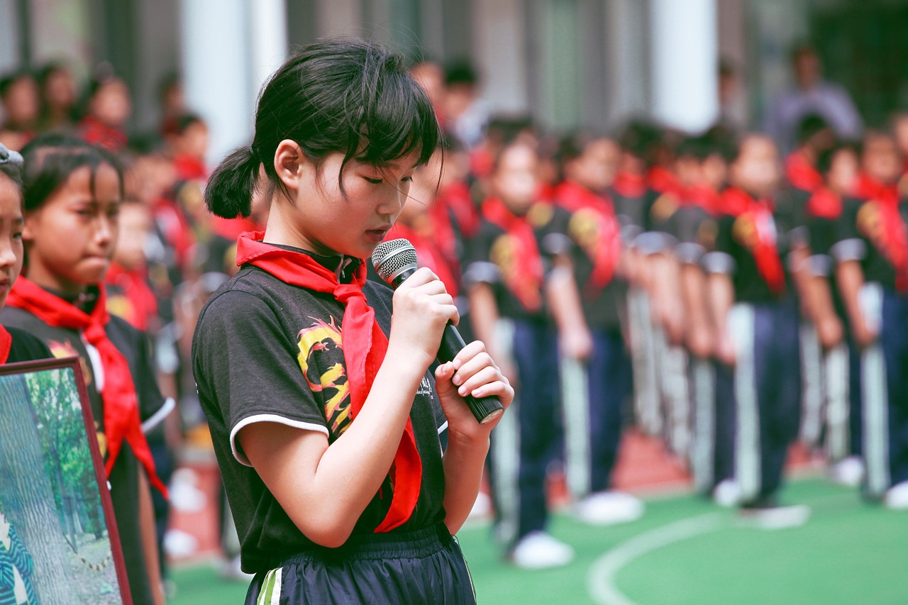 學(xué)生愛(ài)上老師，電影中的情感投射與認(rèn)同之旅