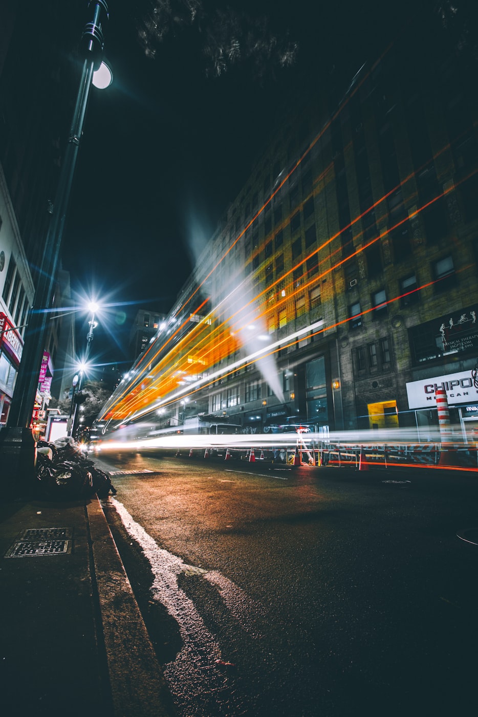 探索企業(yè)成功之路，路橋上市之路