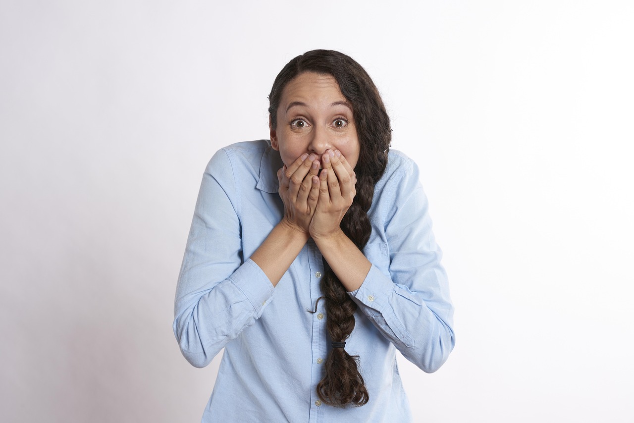 戴口罩女生引領(lǐng)全新時尚潮流，口罩下的自我表達(dá)與態(tài)度時尚風(fēng)潮