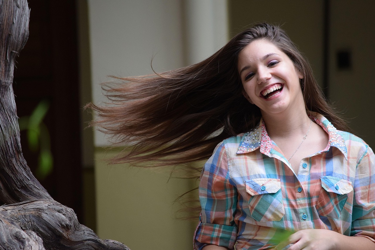 『2019年流行卷發(fā)發(fā)型大全，時尚魅力展現(xiàn)一覽無余』