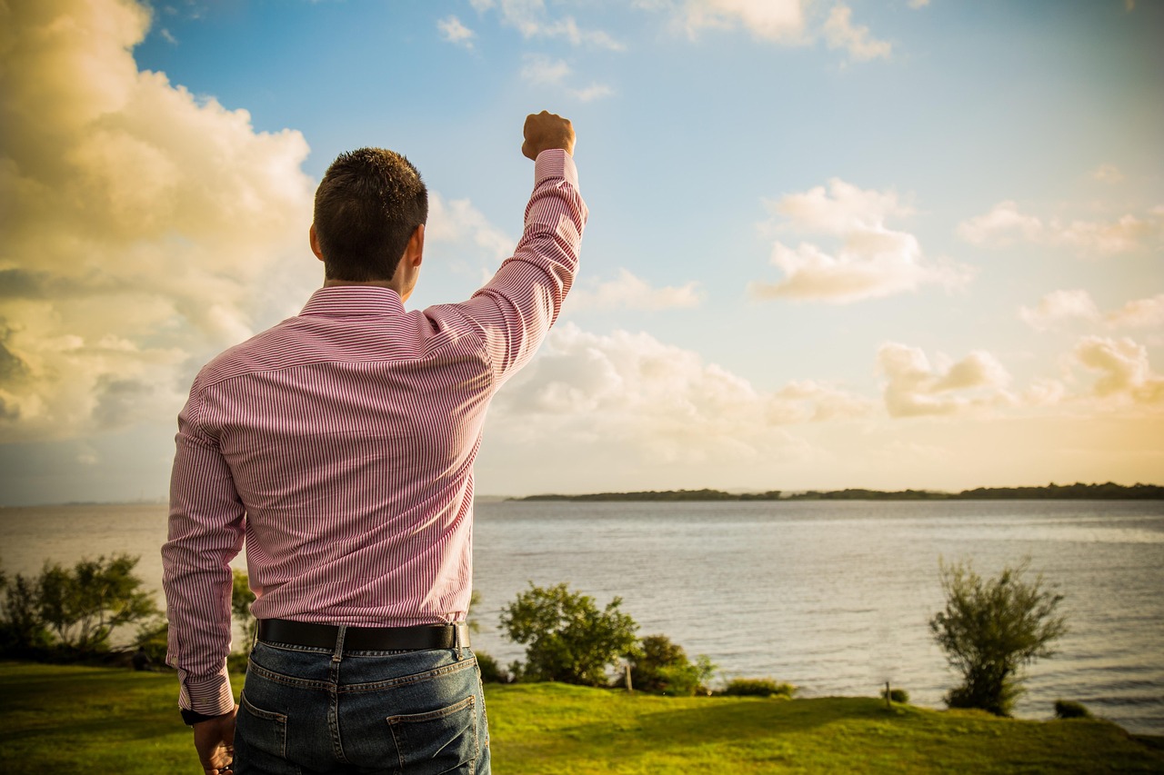 大叔寵妻甜蜜故事新篇，溫情脈脈的守護(hù)與摯愛(ài)之旅