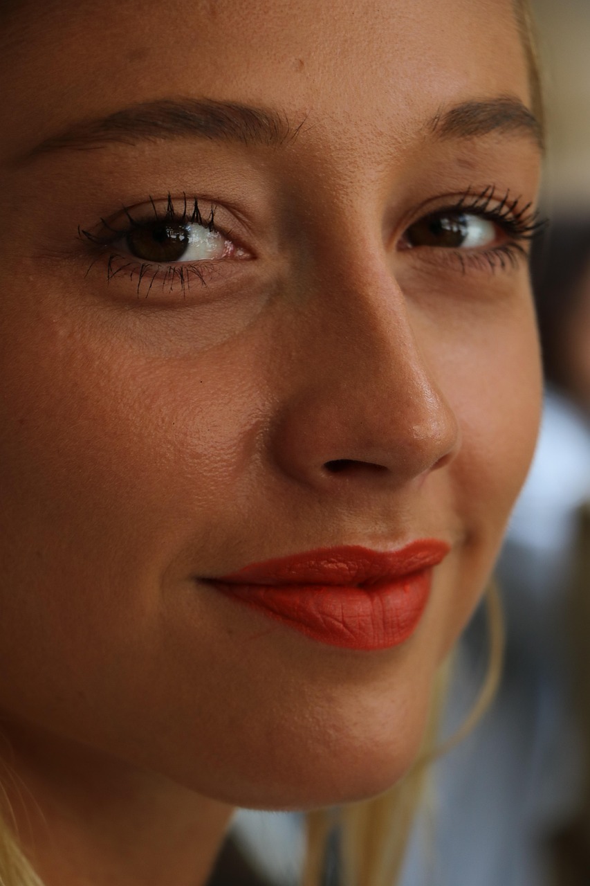 嘴角有痣的女演員，魅力與演技的雙重展現(xiàn)