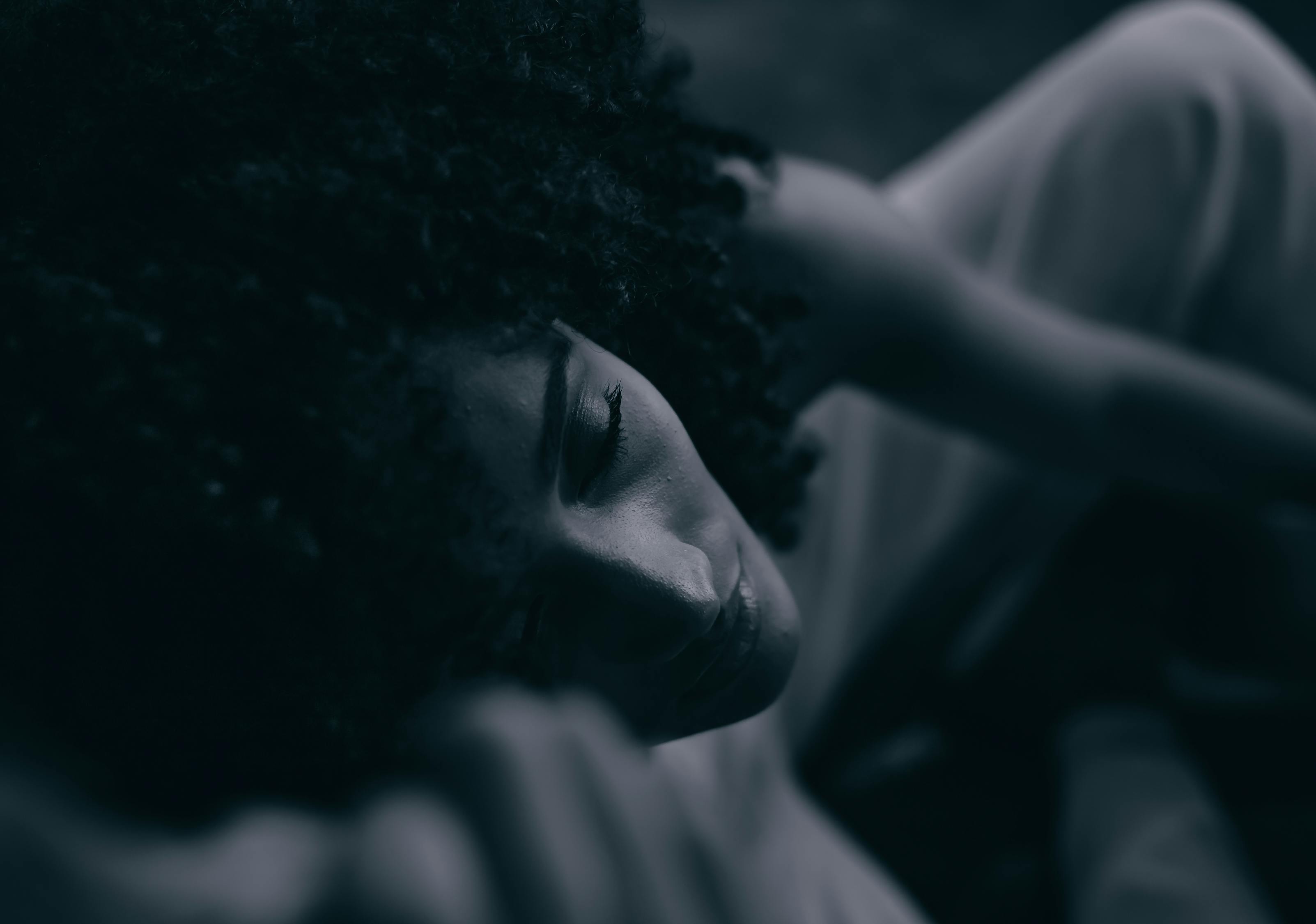 成人免費(fèi)電影網(wǎng)，探索、爭(zhēng)議與反思的焦點(diǎn)