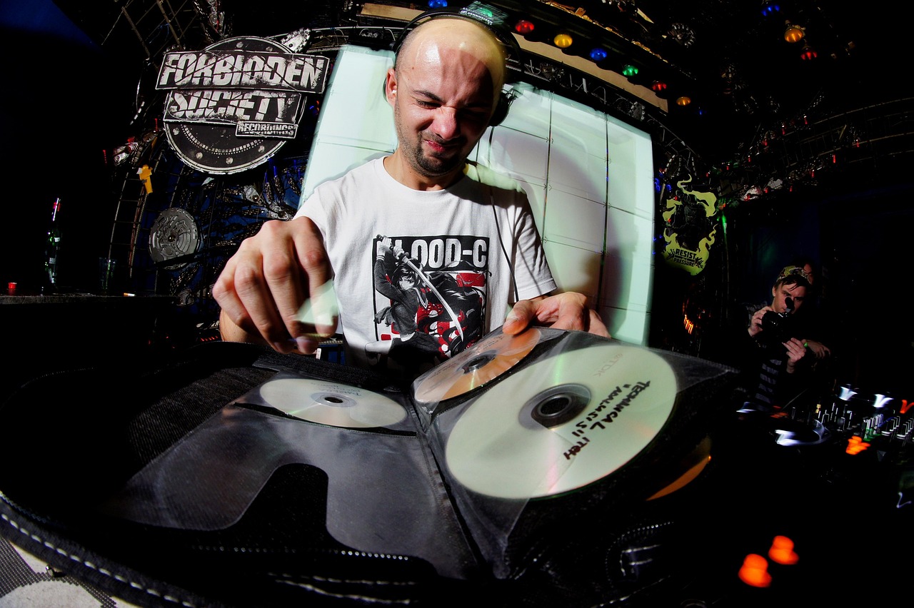 電影玩盡殺絕，暴力美學(xué)與深度解讀探究