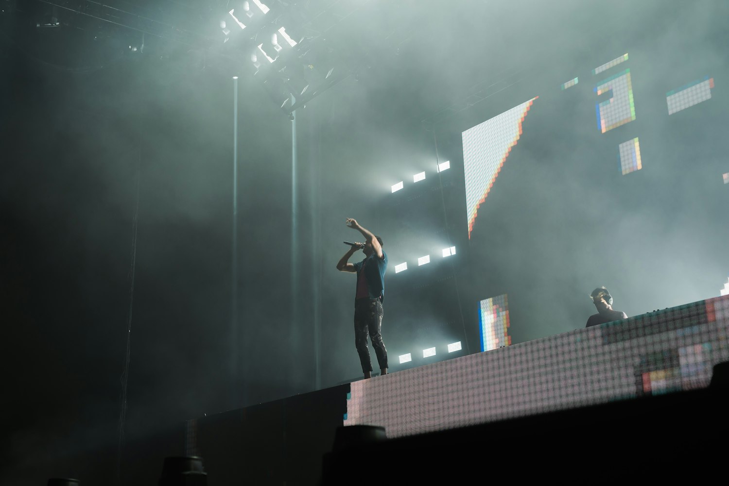 動(dòng)漫中的煙霧繚繞，角色塑造與抽煙藝術(shù)圖欣賞