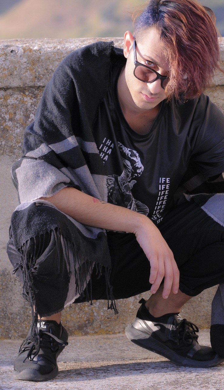 李詠新發(fā)型亮相,重塑魅力,引領(lǐng)時(shí)尚新潮流