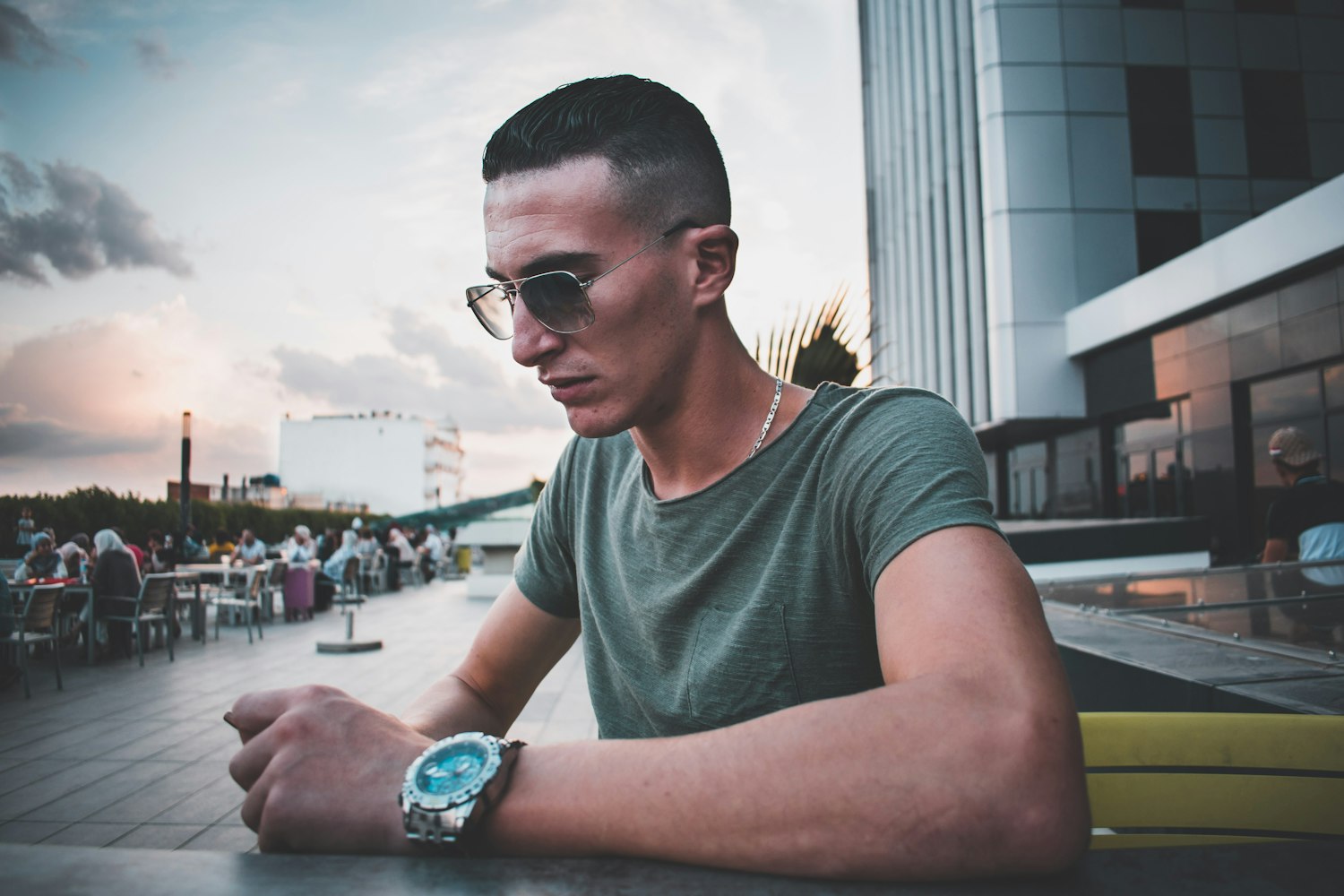 李慶演員，演藝之路的閃耀之星